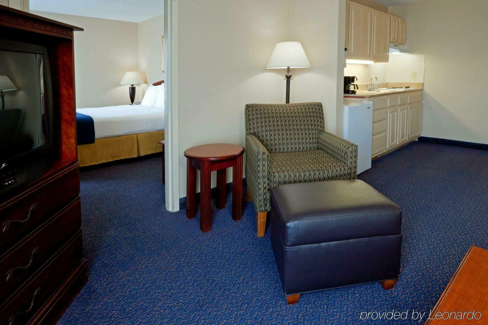 Holiday Inn Express Hotel & Suites Reading, An Ihg Hotel Extérieur photo